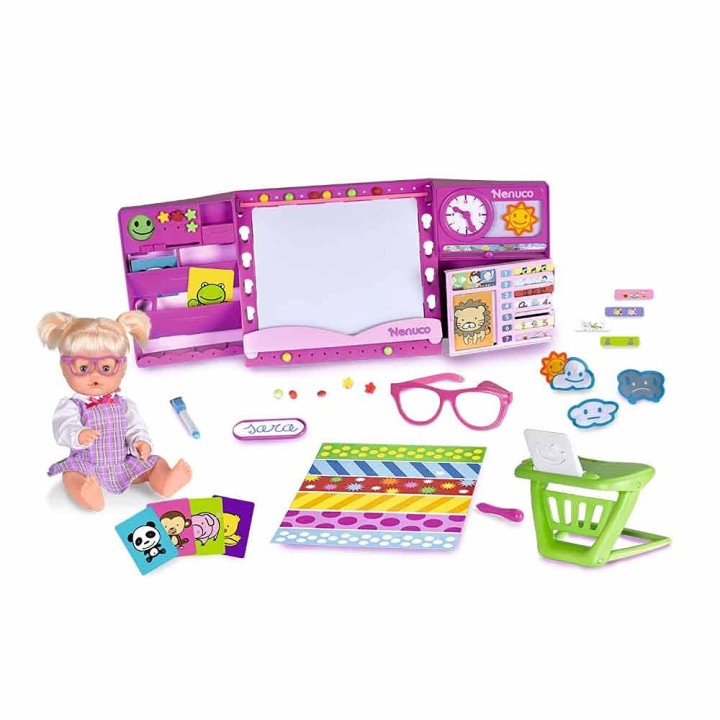 Nenuco - Happy School, pack interactif avec poupée pouvant parler 5 langues différentes, nomdreux accessoires de bureau inclus, 